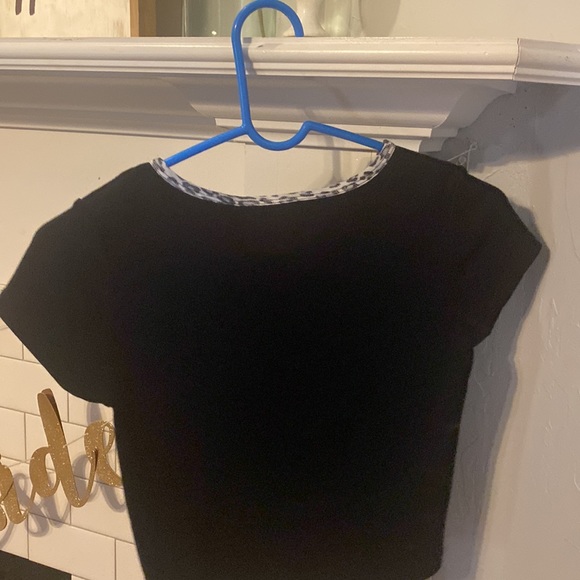 Brandy melville john galt crop top in good condition i’ve only wore a few times - Picture 3 of 3